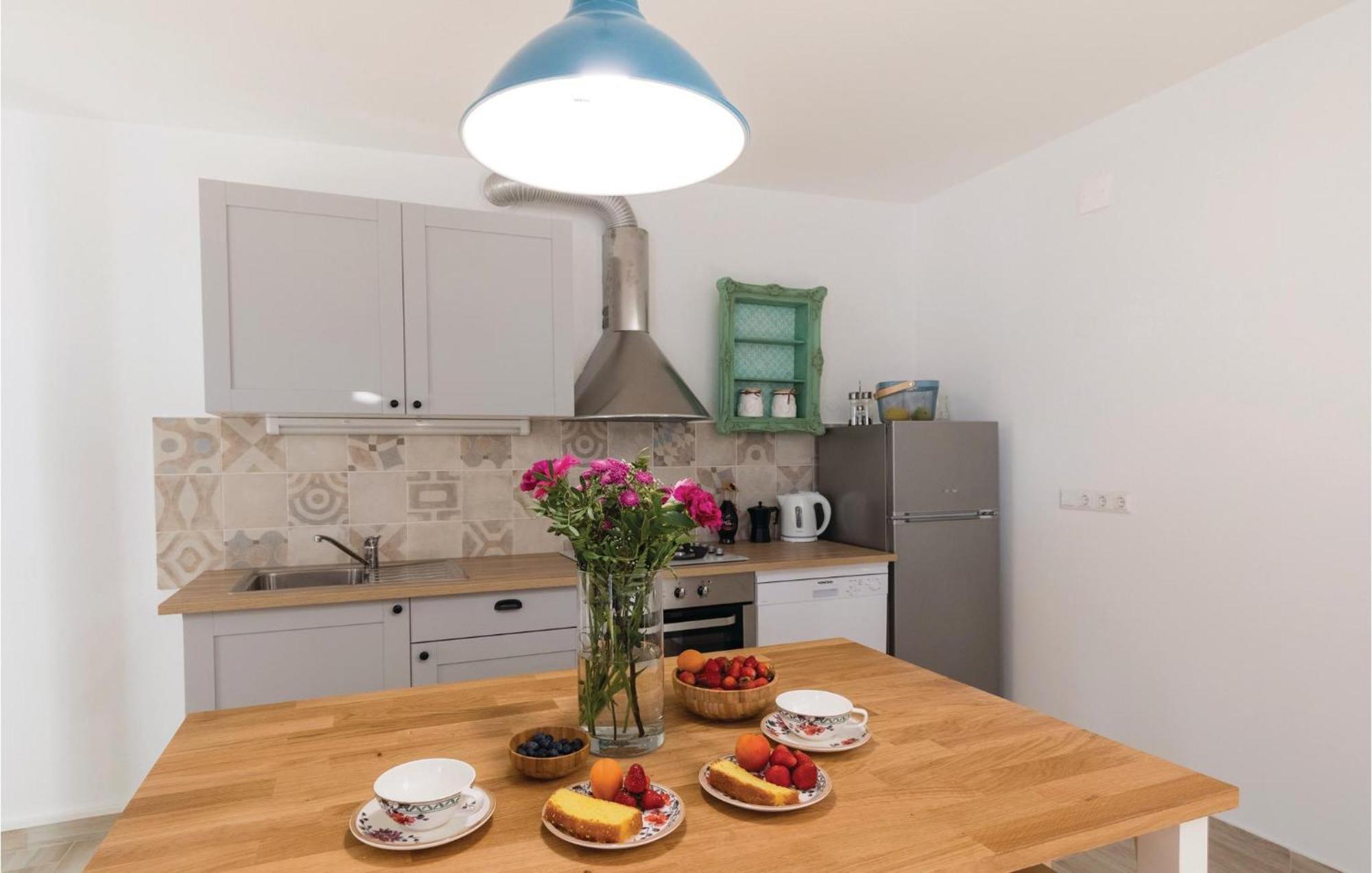 Awesome Apartment In Blace With House Sea View Exteriör bild